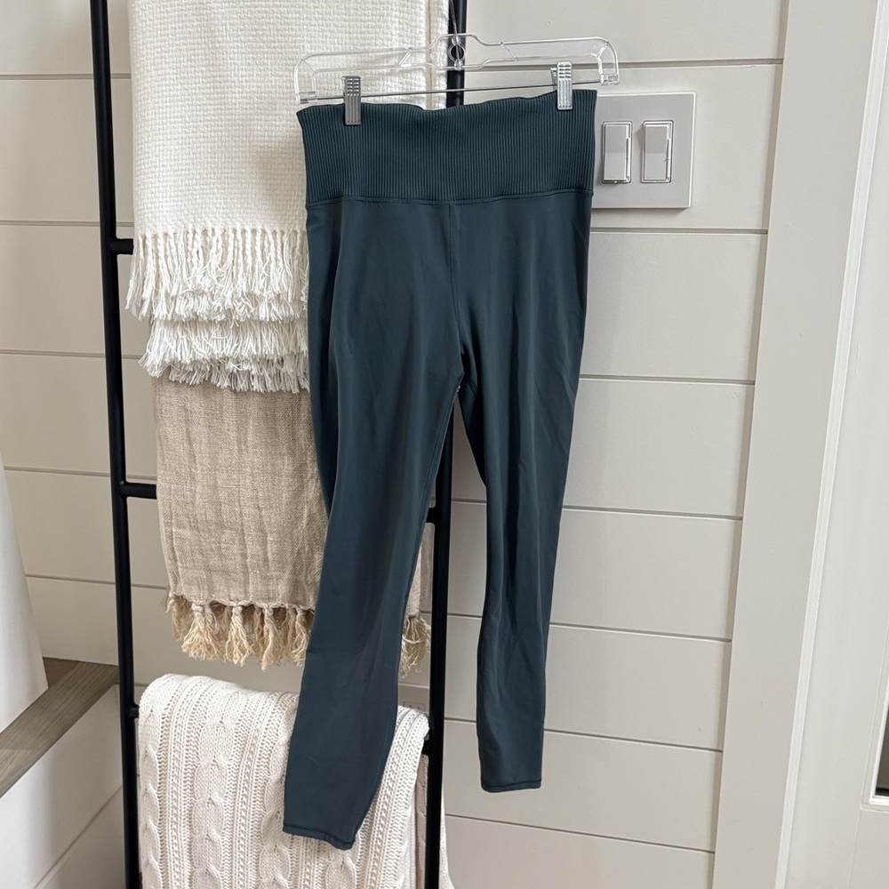 Vuori Ribbed Studio Leggings. Size M. Spruce Green.